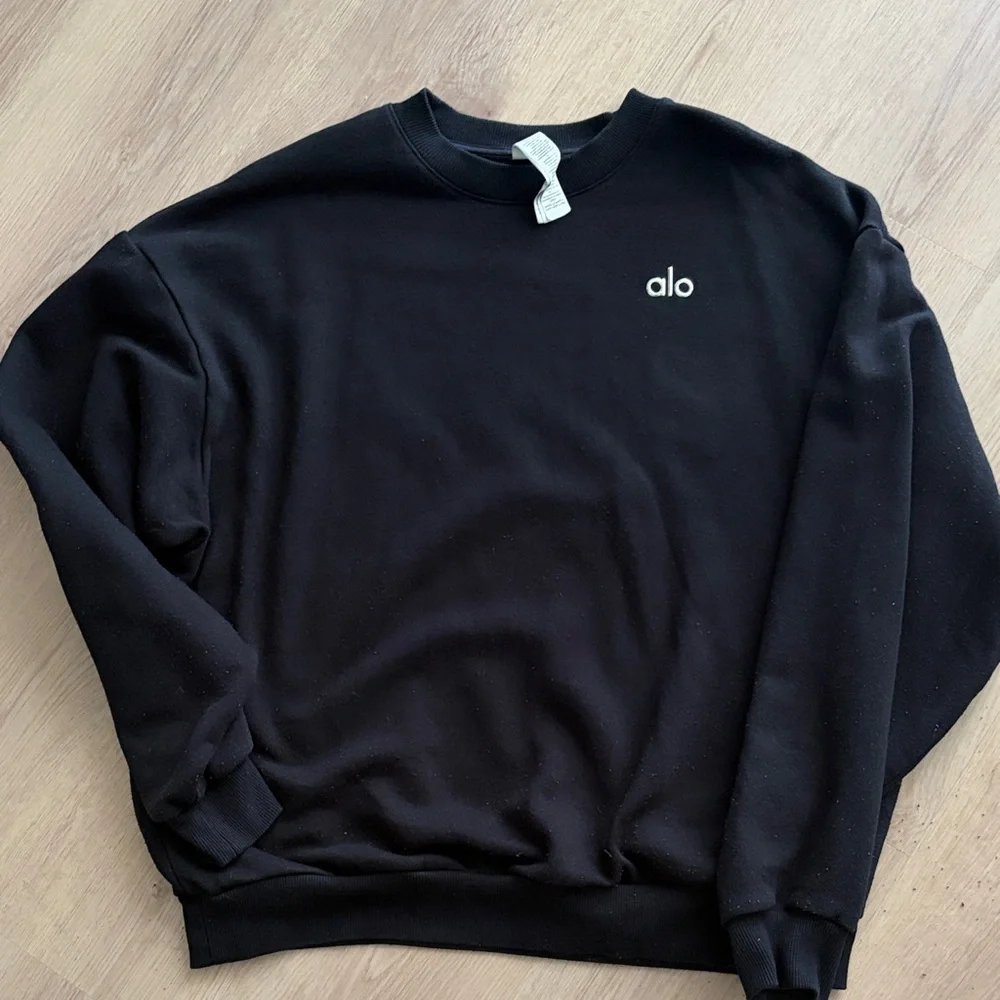 ALO Yoga Men's Classic Black Crewneck Sweater - Picture 1 of 3